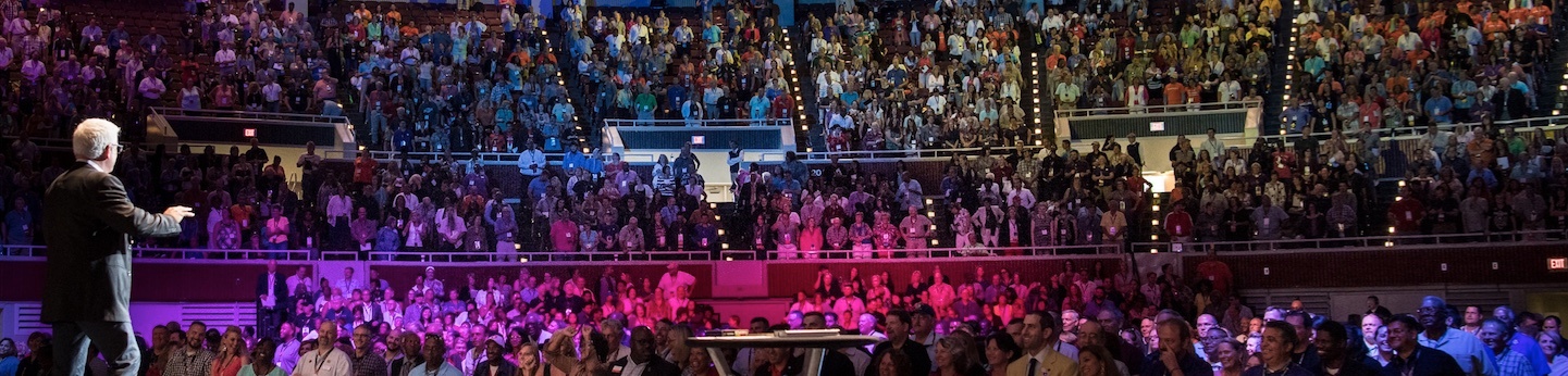 2016_Vince_speaking_to_big_crowd_banner_shot.jpg